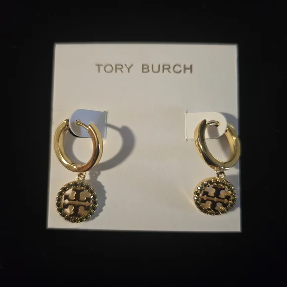 Tory Burch Miller Pavé Drop Huggie Hoop Earrings – Gold wit Green stones -NEW - Picture 2 of 3